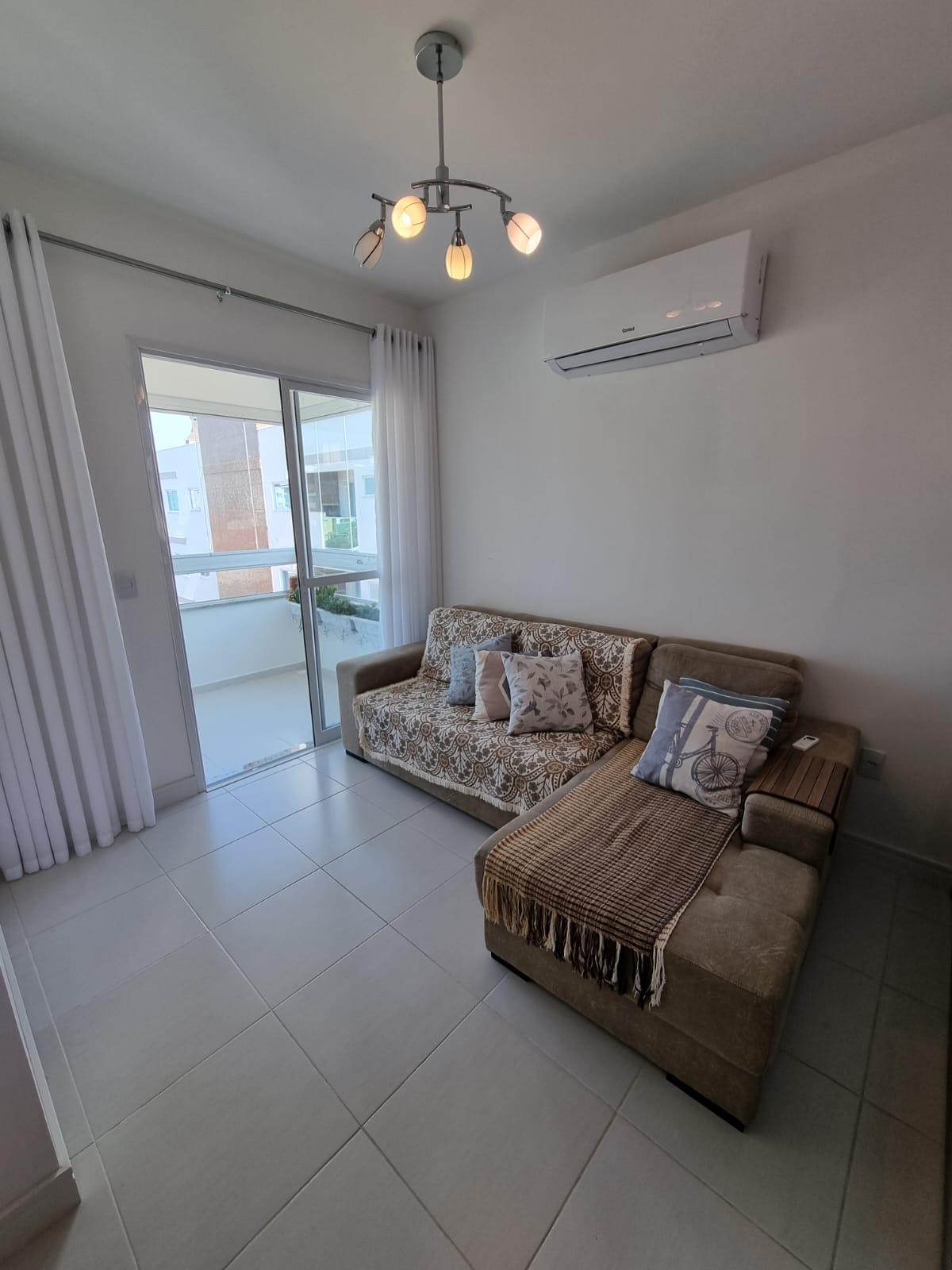 Sala com acesso à sacada