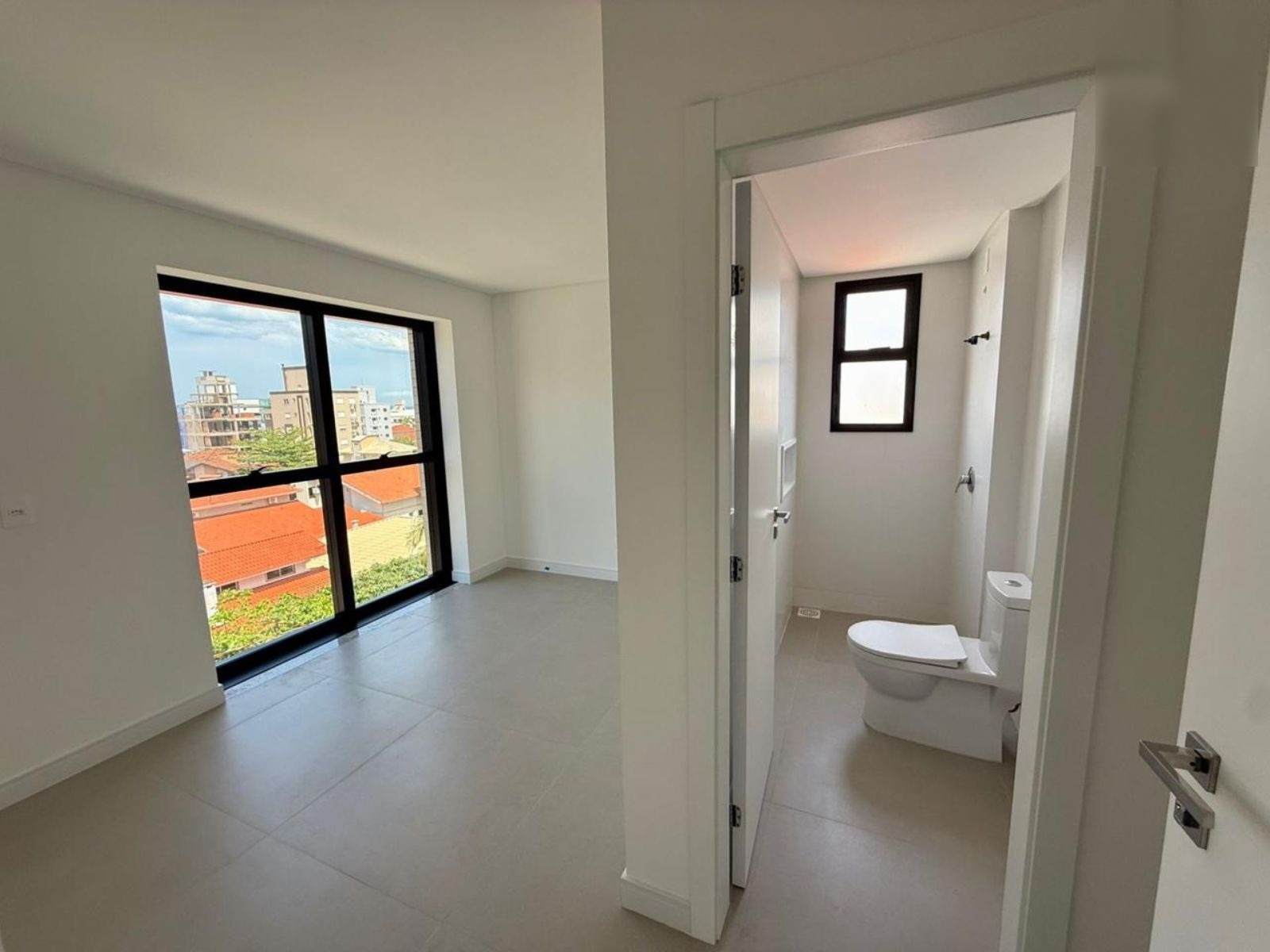 En-suite bedroom with private bathroom